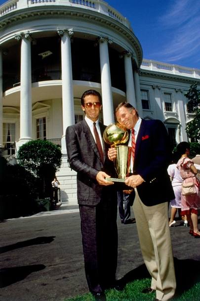 Foto ricordo alla Casa Bianca, sempre nel 1985, con il Larry O&#39;Brien Trophy